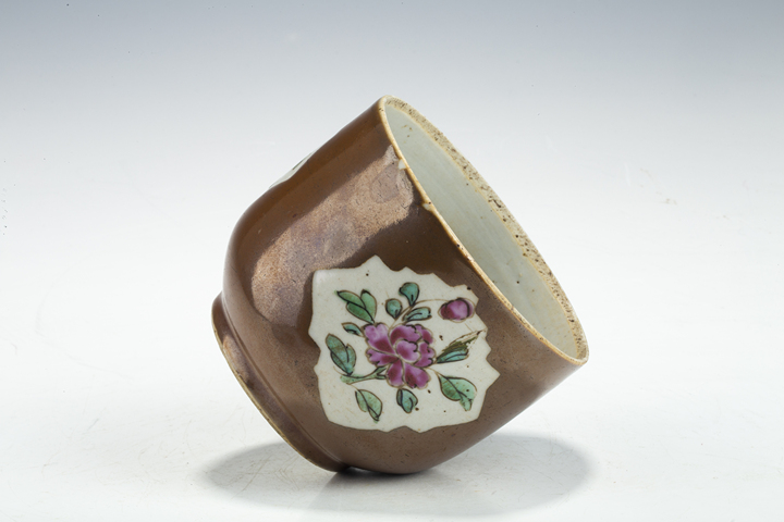 古玩陶瓷清雍乾·紫金釉開(kāi)窗粉彩花卉紋蓋缸
拍賣，當(dāng)前價(jià)格0元