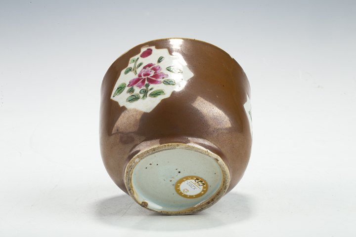 古玩陶瓷清雍乾·紫金釉開(kāi)窗粉彩花卉紋蓋缸
拍賣，當(dāng)前價(jià)格0元