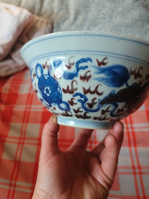 古玩陶瓷青花釉里紅飄帶繡球獅子紋碗真品鑒賞圖