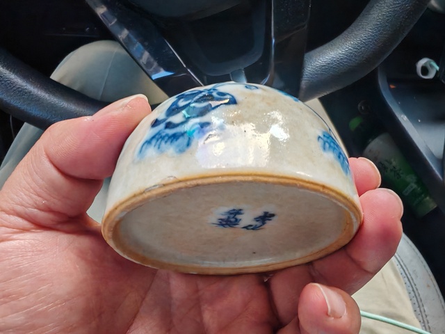 古玩陶瓷哥釉青花蝴蝶紋水盂真品鑒賞圖