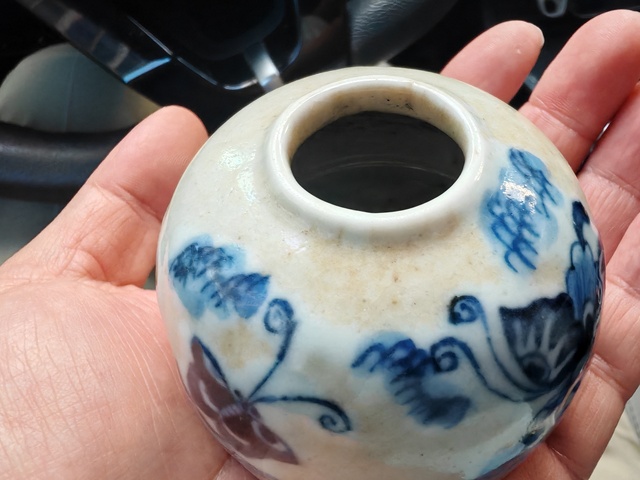 古玩陶瓷哥釉青花蝴蝶紋水盂真品鑒賞圖