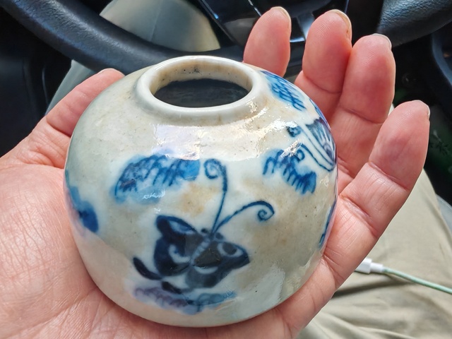 古玩陶瓷哥釉青花蝴蝶紋水盂真品鑒賞圖