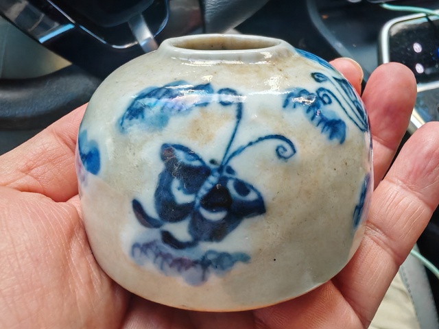 古玩陶瓷哥釉青花蝴蝶紋水盂真品鑒賞圖