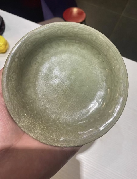 古玩陶瓷龍泉青瓷刻花盤真品鑒賞圖