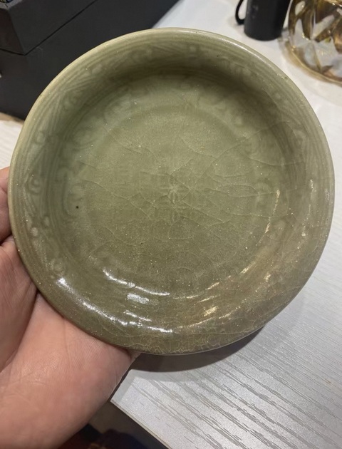 古玩陶瓷龍泉青瓷刻花盤真品鑒賞圖
