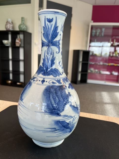 古玩陶瓷青花人物紋瓶真品鑒賞圖