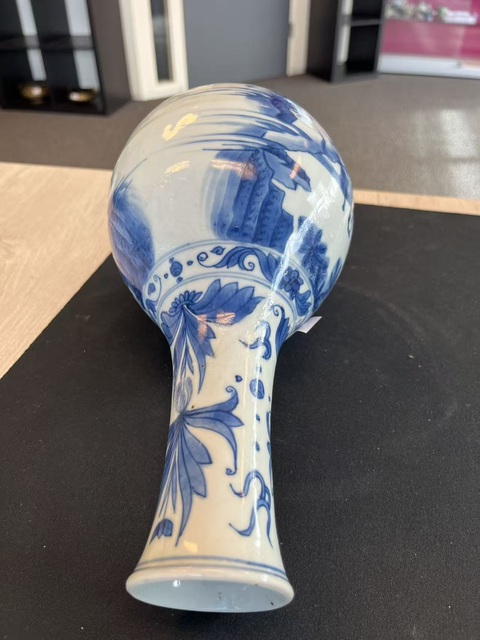 古玩陶瓷青花人物紋瓶真品鑒賞圖