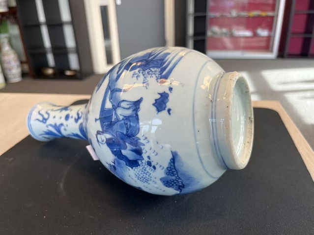 古玩陶瓷青花人物紋瓶真品鑒賞圖