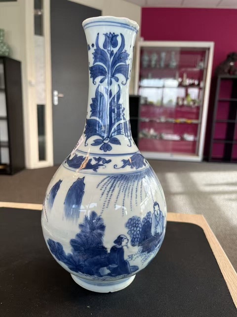 古玩陶瓷青花人物紋瓶真品鑒賞圖