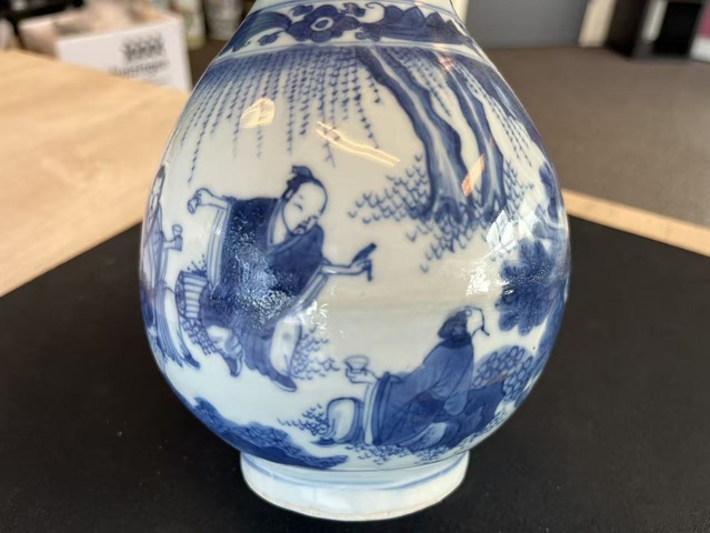 古玩陶瓷青花人物紋瓶真品鑒賞圖
