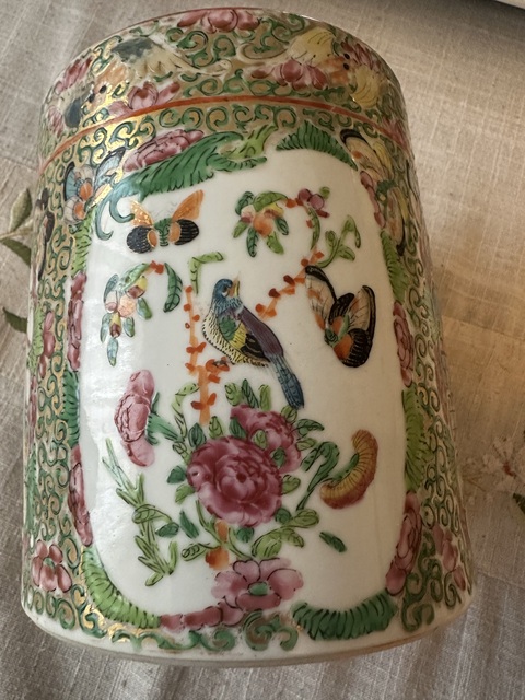 古玩陶瓷晚清廣彩筆筒真品鑒賞圖