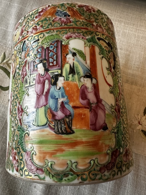 古玩陶瓷晚清廣彩筆筒真品鑒賞圖