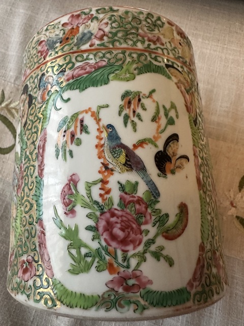 古玩陶瓷晚清廣彩筆筒真品鑒賞圖