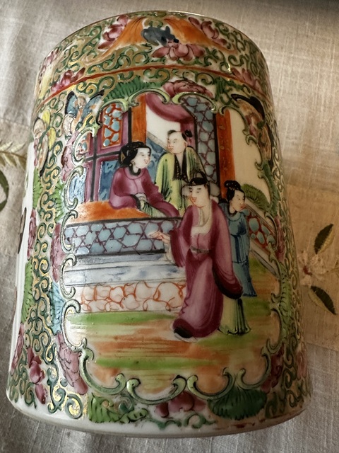 古玩陶瓷晚清廣彩筆筒真品鑒賞圖