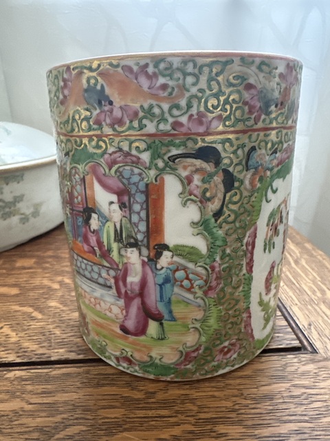 古玩陶瓷晚清廣彩筆筒真品鑒賞圖