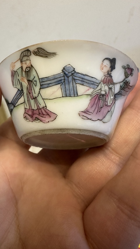 古玩陶瓷粉彩人物馬蹄杯真品鑒賞圖