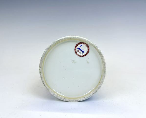 古玩陶瓷清晚期·廣彩合家歡故事筆筒拍賣，當前價格3104元