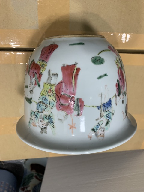 古玩陶瓷粉彩人物花盆真品鑒賞圖