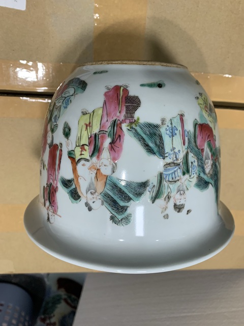 古玩陶瓷粉彩人物花盆真品鑒賞圖
