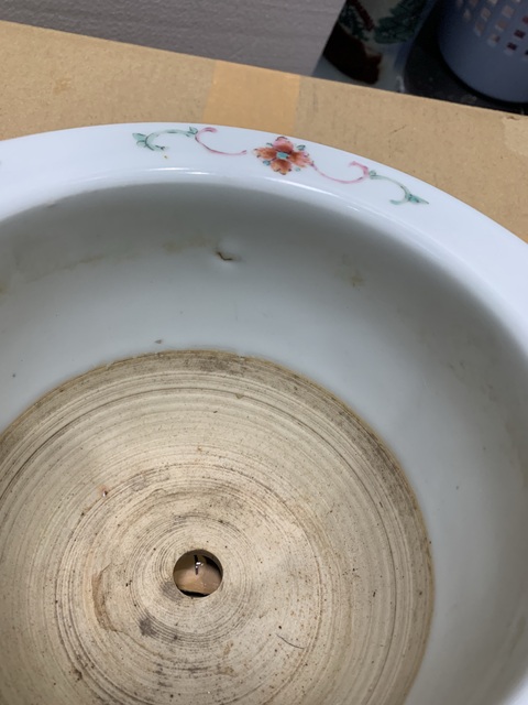 古玩陶瓷粉彩人物花盆真品鑒賞圖
