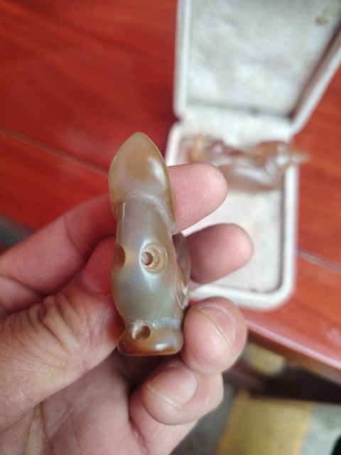 古玩玉器瑪瑙蛹真品鑒賞圖