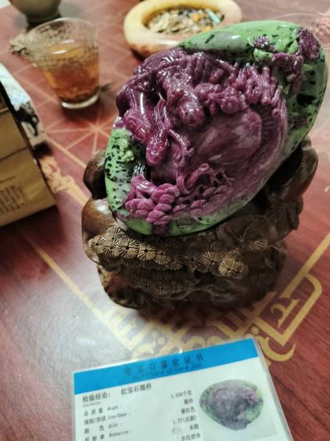 古玩玉器紅綠寶雕“人物故事”擺件真品鑒賞圖