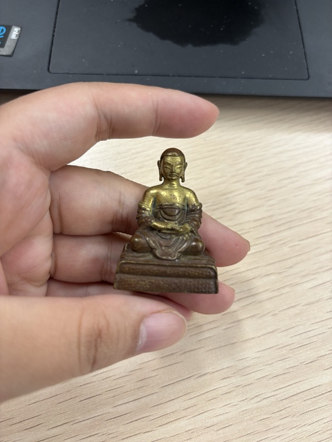 古玩銅器銅鎏金上師像真品鑒賞圖