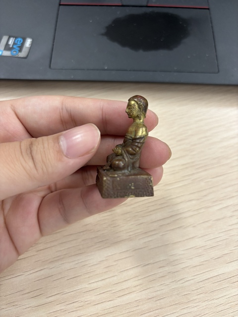 古玩銅器銅鎏金上師像真品鑒賞圖