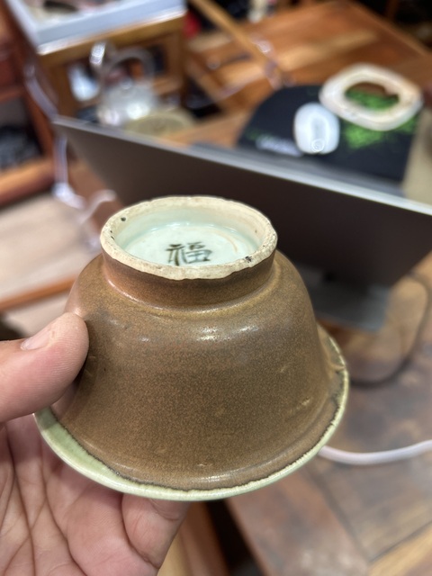 古玩陶瓷紫金釉青花山水人物杯真品鑒賞圖