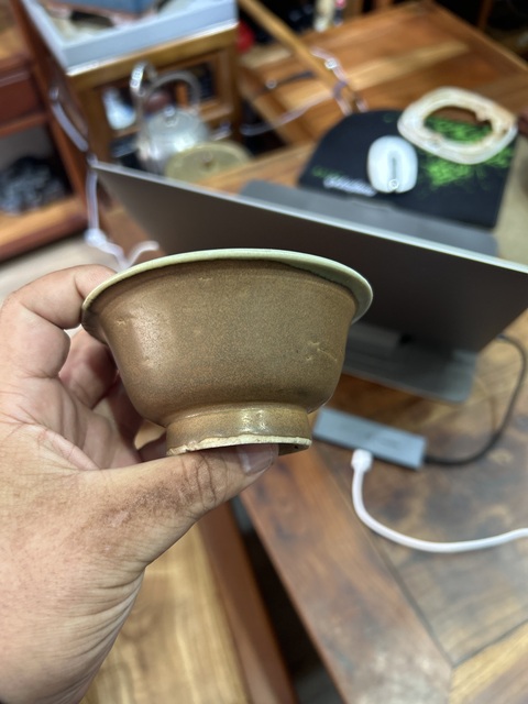 古玩陶瓷紫金釉青花山水人物杯真品鑒賞圖