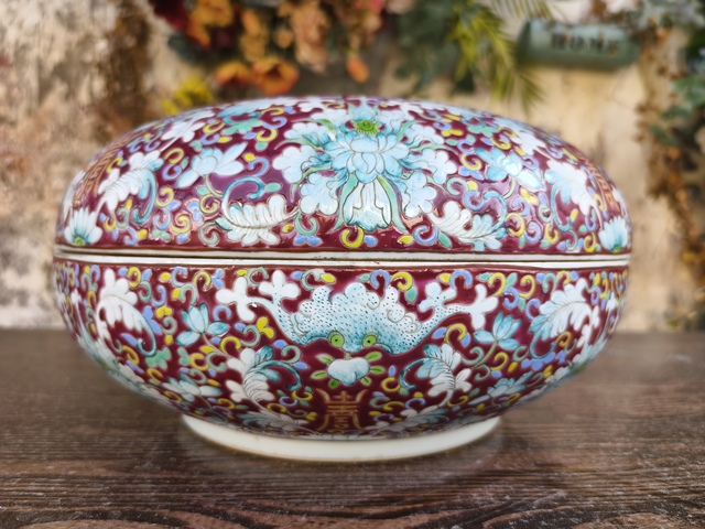 古玩陶瓷清晚期 粉彩花鳥紋捧盒真品鑒賞圖