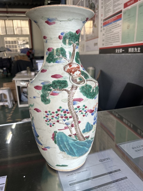 古玩銅器晚清·粉彩群仙祝壽紋輔首瓶  真品鑒賞圖