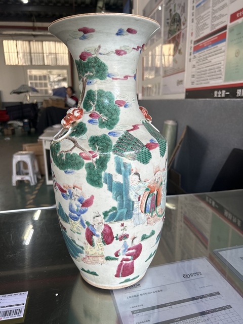 古玩銅器晚清·粉彩群仙祝壽紋輔首瓶  真品鑒賞圖