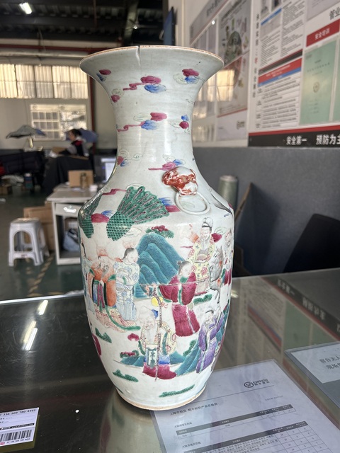 古玩銅器晚清·粉彩群仙祝壽紋輔首瓶  真品鑒賞圖