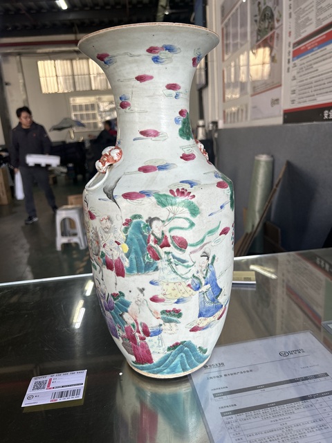 古玩銅器晚清·粉彩群仙祝壽紋輔首瓶  真品鑒賞圖