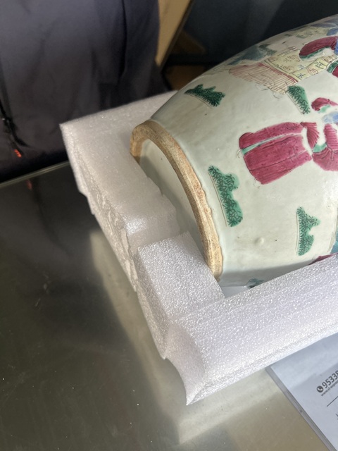 古玩銅器晚清·粉彩群仙祝壽紋輔首瓶  真品鑒賞圖