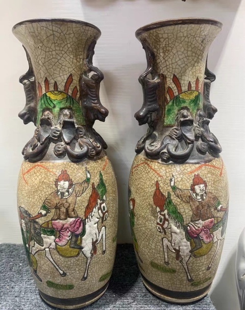 古玩陶瓷哥釉地鐵銹釉五彩加粉彩刀馬人瓶真品鑒賞圖
