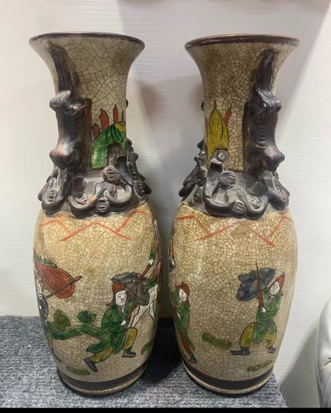古玩陶瓷哥釉地鐵銹釉五彩加粉彩刀馬人瓶真品鑒賞圖