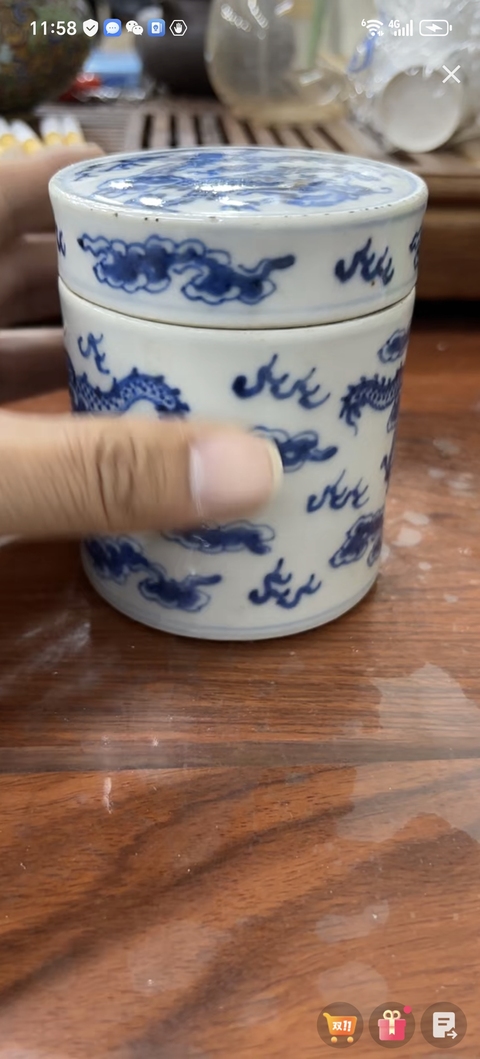 古玩陶瓷二龍戲珠青花蓋盒真品鑒賞圖