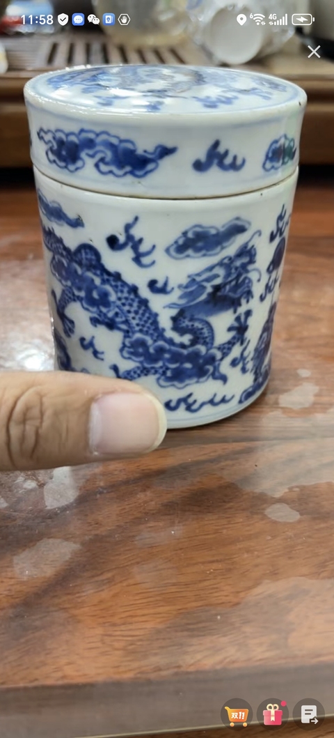 古玩陶瓷二龍戲珠青花蓋盒真品鑒賞圖