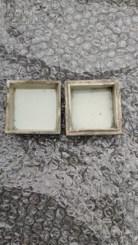 古玩陶瓷花卉紋青花四方印泥盒真品鑒賞圖