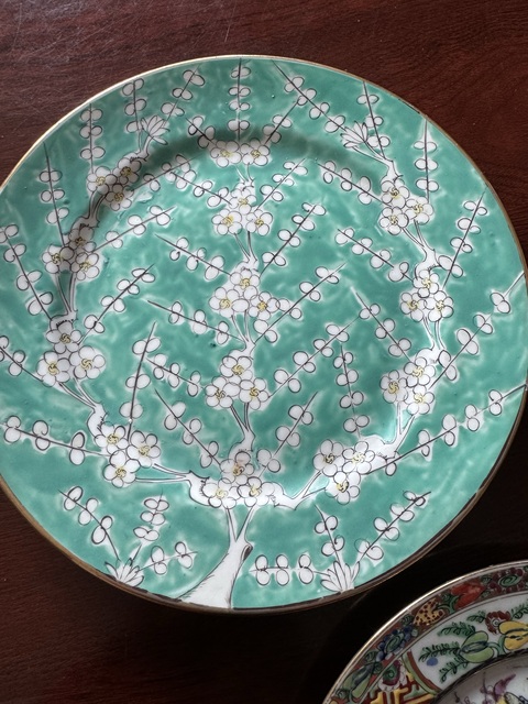 古玩陶瓷粉彩梅花紋盤真品鑒賞圖