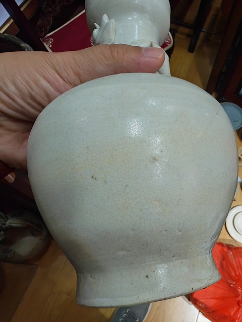 古玩陶瓷青白釉貼塑龍紋盤口瓶真品鑒賞圖