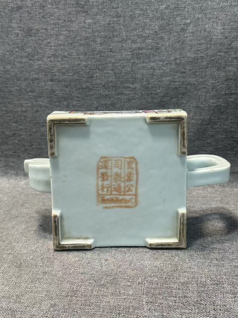 古玩陶瓷清晚期粉彩人物故事紋四方壺拍賣，當前價格18888元
