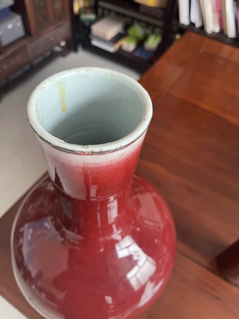 古玩陶瓷紅釉天球瓶真品鑒賞圖