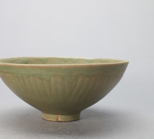 古玩陶瓷龍泉青瓷刻花碗真品鑒賞圖