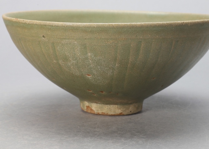 古玩陶瓷龍泉青瓷刻花碗真品鑒賞圖