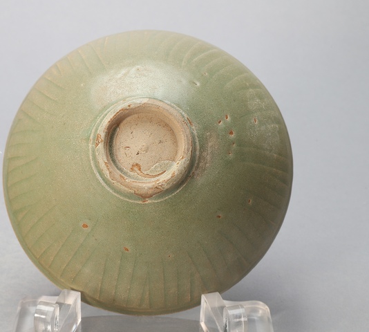 古玩陶瓷龍泉青瓷刻花碗真品鑒賞圖