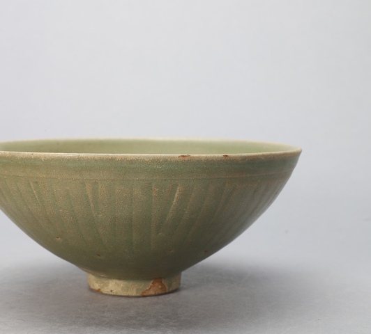 古玩陶瓷龍泉青瓷刻花碗真品鑒賞圖