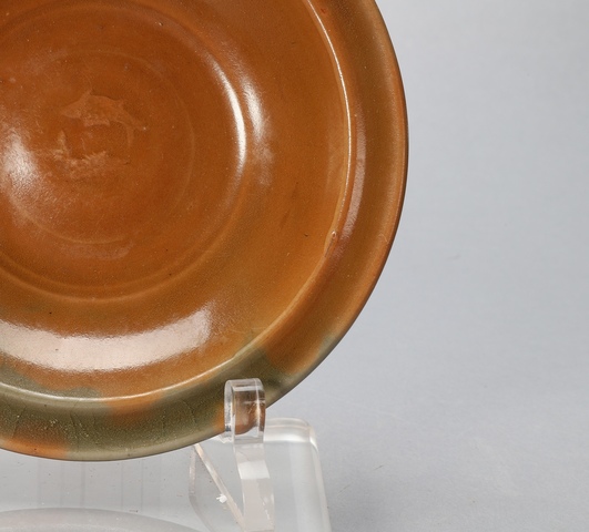 古玩陶瓷黃釉刻花雙魚盤真品鑒賞圖